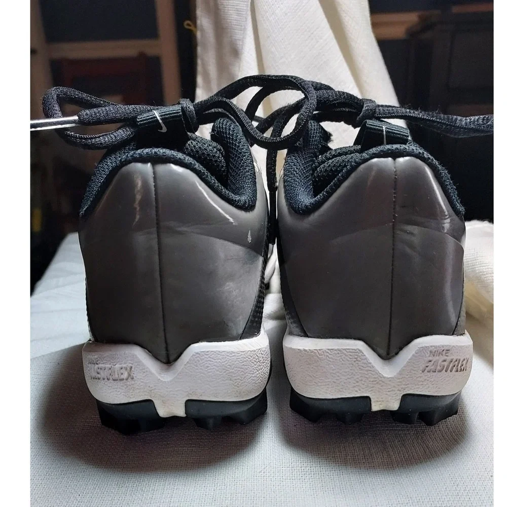 Nike‎ Fastflex Youth Football Baseball Cleats Black White Low Top Size 2Y youth